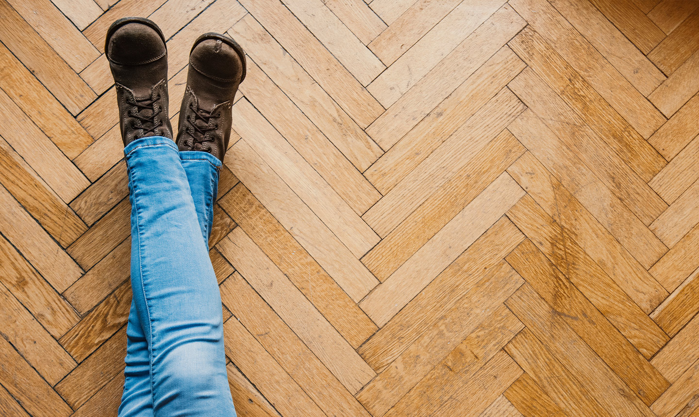 Există vreun risc dacă folosesc un produs de curățare laminat pe podea din lemn? (Sau vice versa).